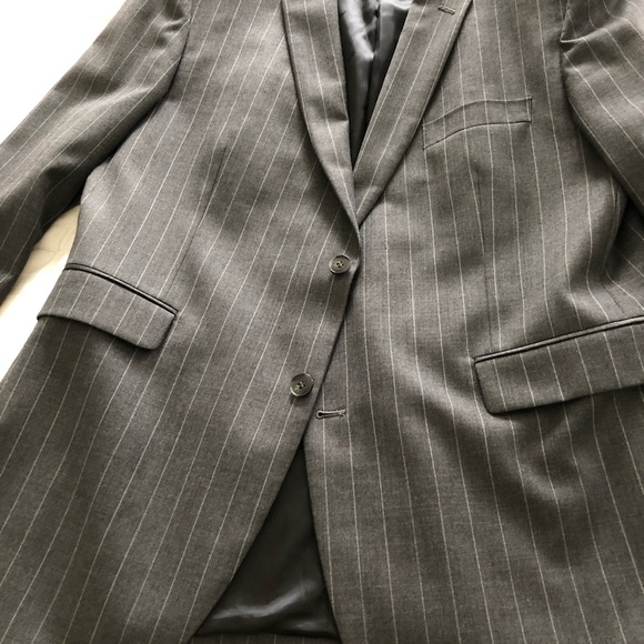 Men’s European Suit - Picture 3 of 5